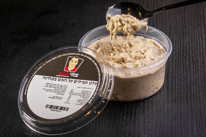 סלט חצילים על האש בטחינה