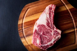 סטייק אנטריקוט מיושן עם עצם